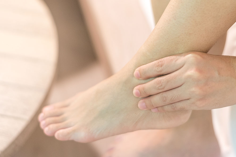 Operacje neuralgii nerwu piszczelowego (zespołu cieśni stępu)